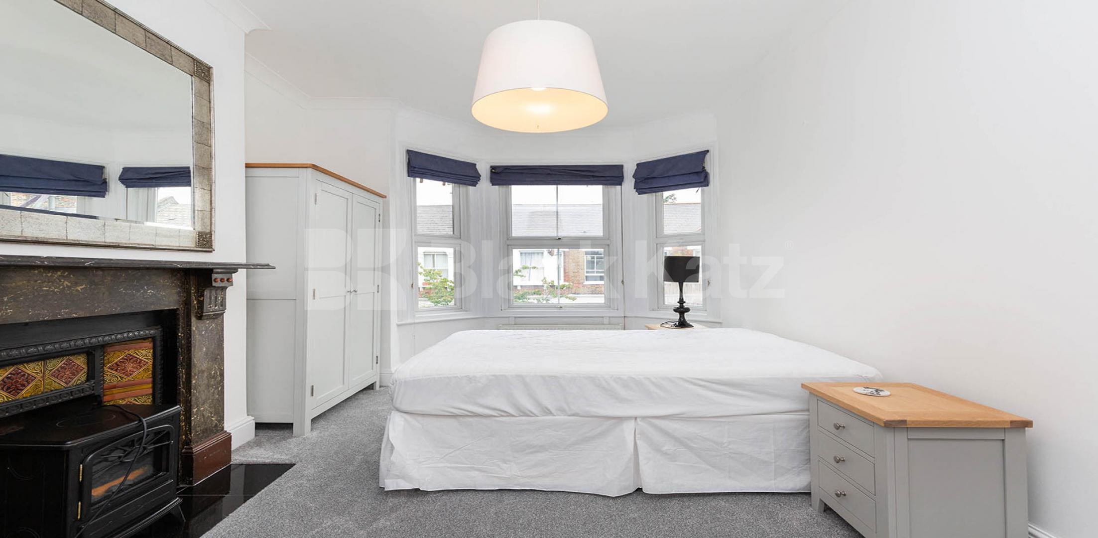 Central camden location 3 double bedrooms plus lounge mins to tube snd shops College Place, Camden